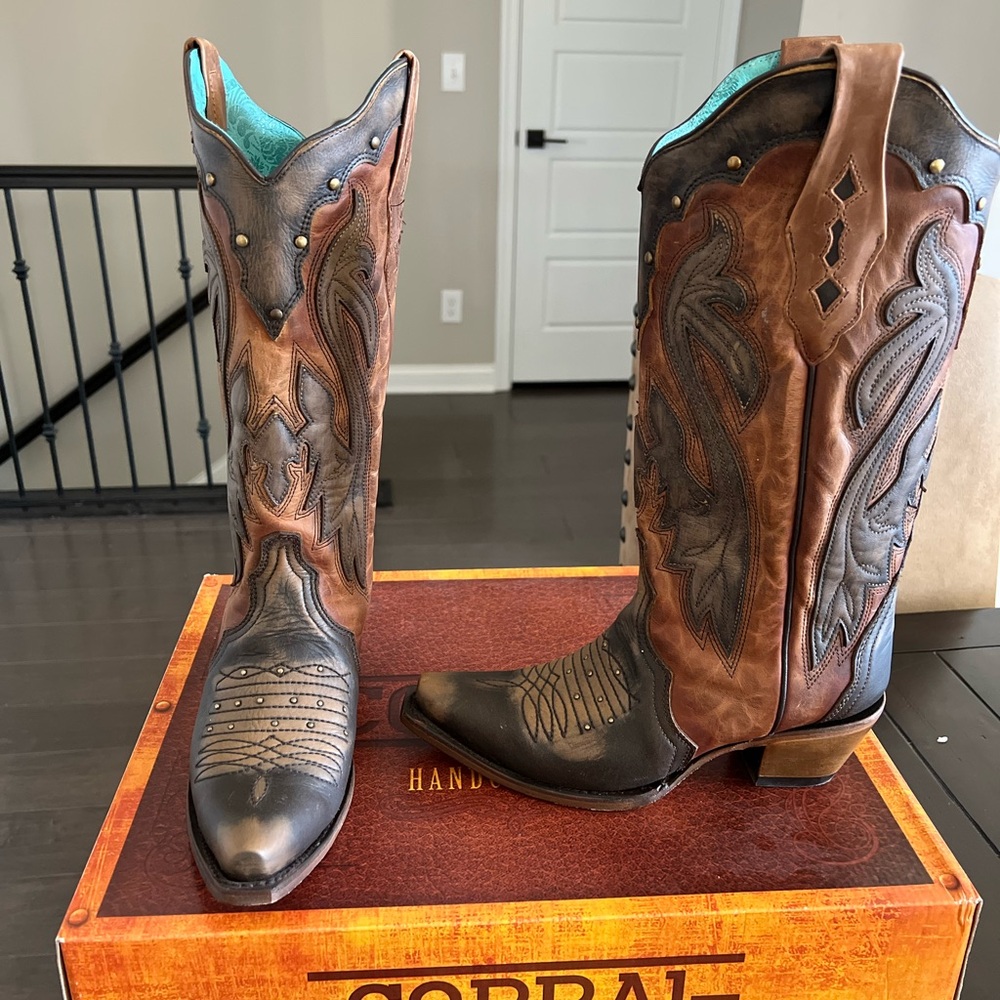 Corral Brown and Black Cowboy Boots